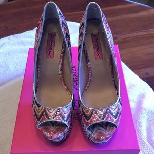 BETSEY JOHNSON SASHH multi colored open toe pumps